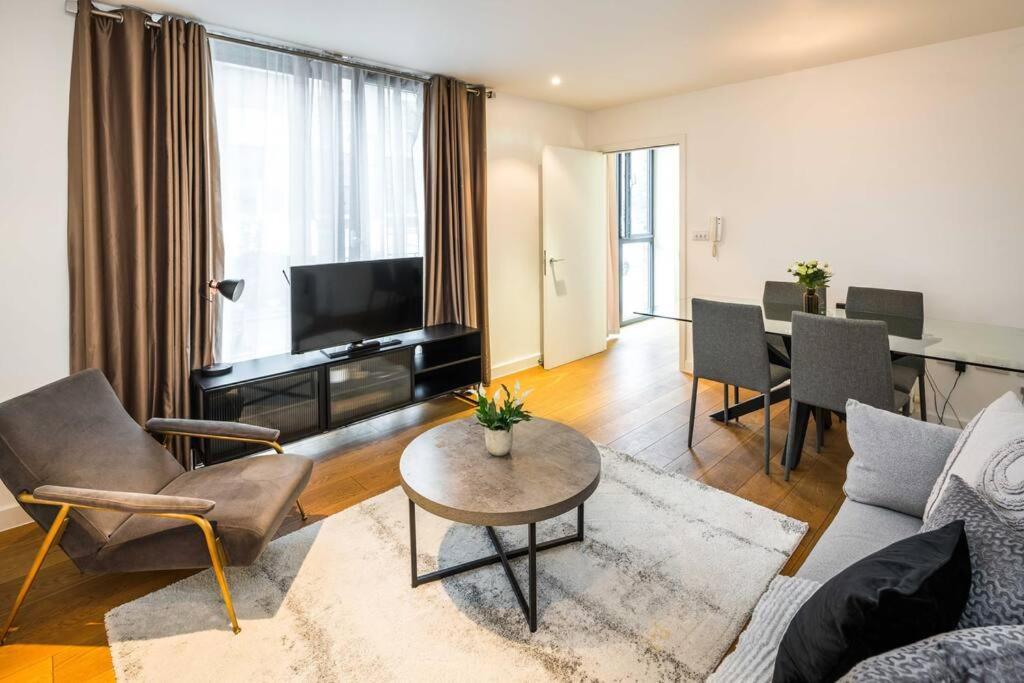 Appartamento Chic And Spacious Flat Near Bond Street Londra Esterno foto