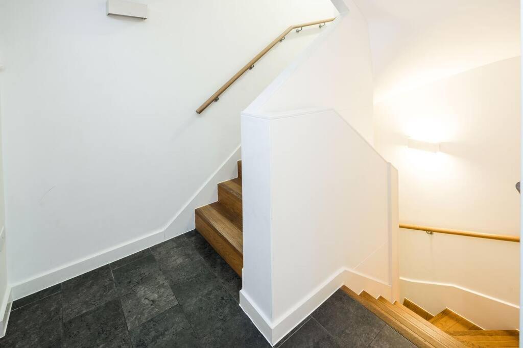 Appartamento Chic And Spacious Flat Near Bond Street Londra Esterno foto